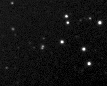 Der "Doppelstern" knapp unterhalb der Mitte ist Q0957+561A/B. Newton 10"/F4.5, SBig ST8e, 24.02.2003