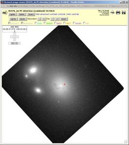 Kernbereich von NGC 6166 mit Staubfahne. Hubble Space Telescope.