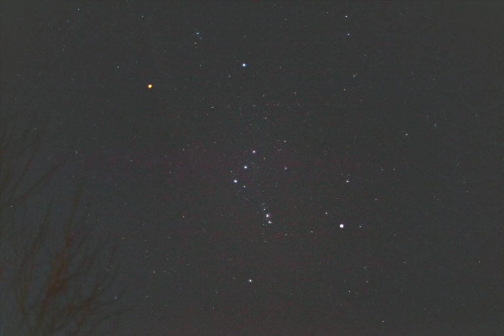Sternbild Orion, freihändig, Nikon D800, ISO2000, 0.2 Sekunden, Nikkor SC 50mm @ 1.4, 25% der Originalgröße.